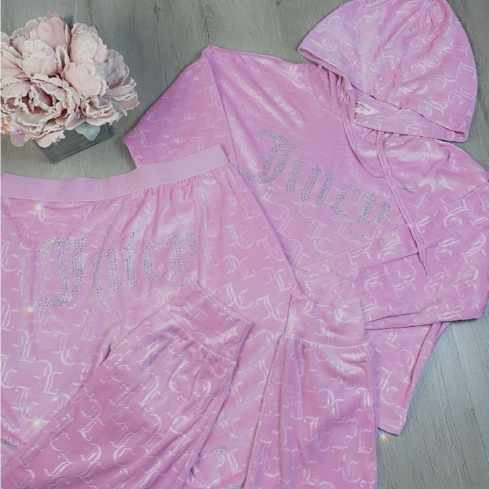 Juicy Couture  Mauve Velour Loungewear set
